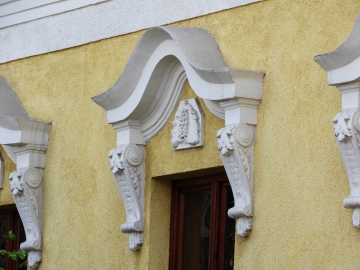Pacsirta u. 25.