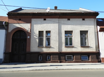 Eötvös u. 40.