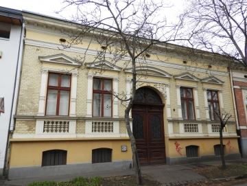 Monti ezredes u. 8.