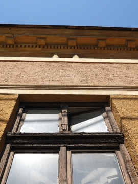 Eötvös u. 30.