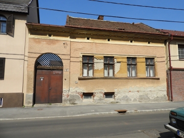 Eötvös u. 30.
